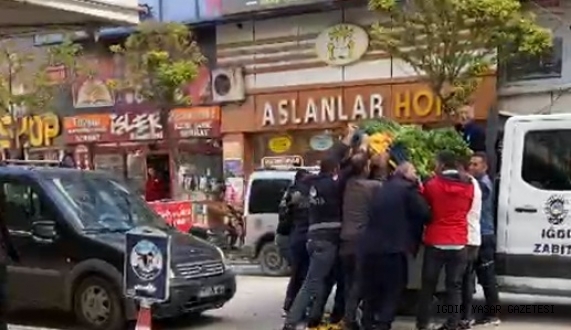 Iğdır’da Seyyar Satıcı ile Zabıta Arasında Gerginlik: Sergici Aracına Tutunarak Koştu, Vatandaşlar Tepki Gösterdi