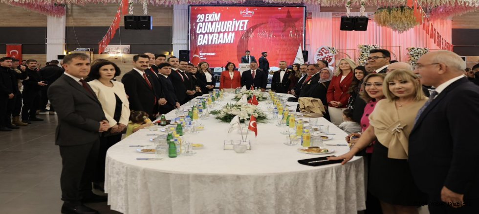 Iğdır'da Cumhuriyetin 102. Yıldönümü  Coşkusu: Kabul Töreni Düzenlendi