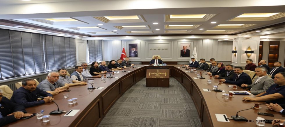 Iğdır Valisi Ercan Turan Merkez Mahalle Muhtarları İle Toplantı Yaptı