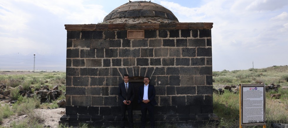 Vali Ercan Turan İl Emniyet Müdürü Erden Sakarya İle Birlikte Akkoyunlu Kümbetini Ziyaret Etti 
